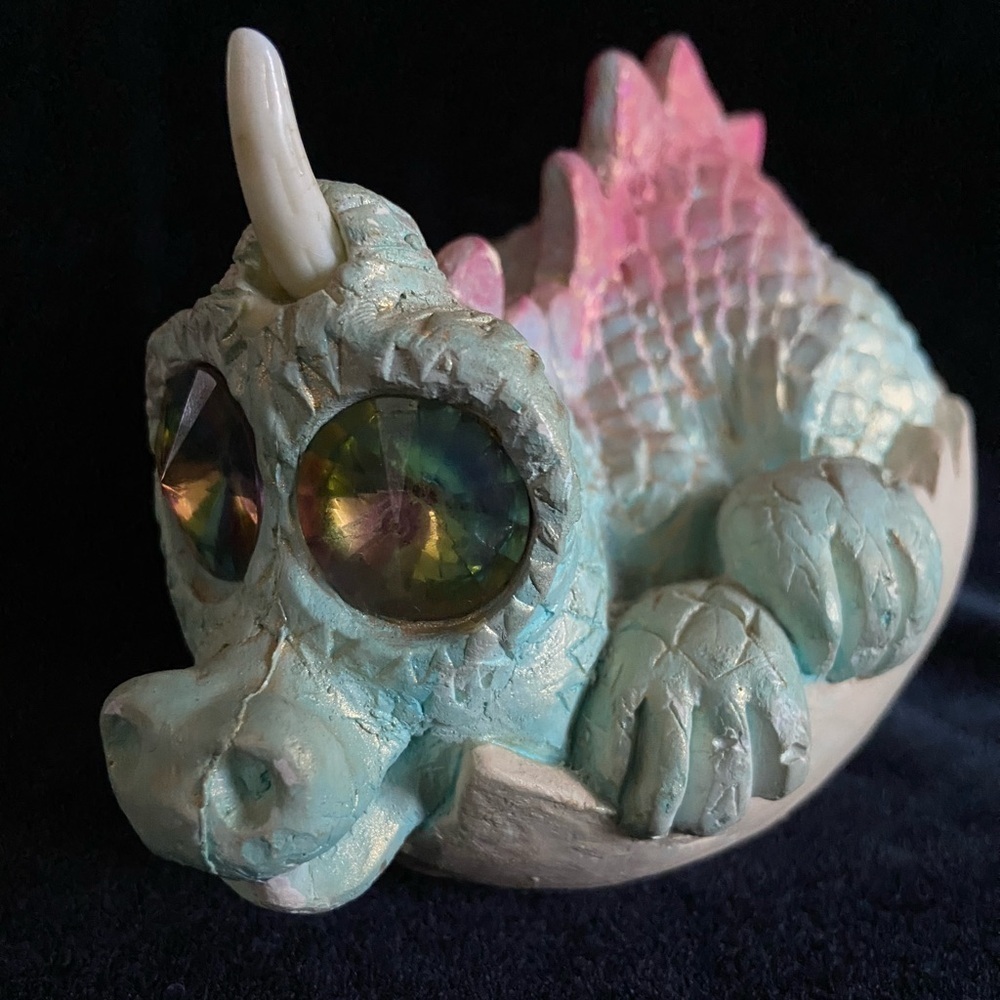 🖤 Stain Master ‘86 Baby Dragon in Egg Shell Figurine
